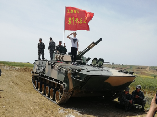 军民一家亲、共叙鱼水情